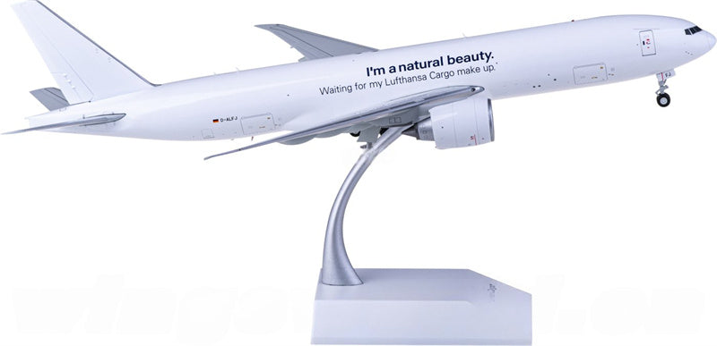JC Wings Lufthansa Boeing 777-200LRF D-ALFJ 1:200 Diecast Model view 2