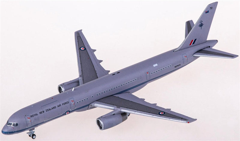 JC Wings Royal New Zealand Air Force Boeing 757-200 NZ7572 1:400 Diecast Model view 3