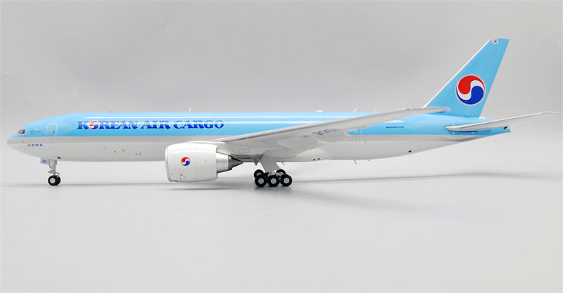 JC Wings 1:200 Korean Air Cargo Boeing 777-200F HL8251 Diecast Model view 4