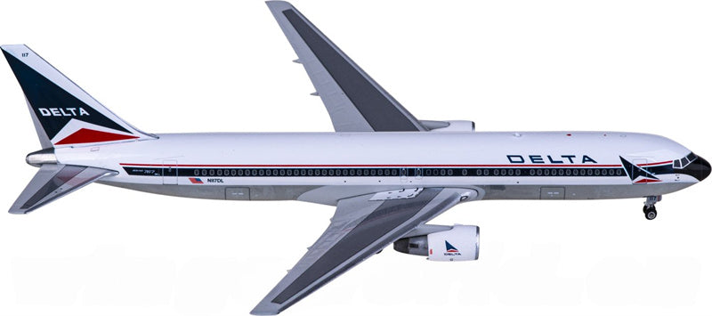 Phoenix Delta Air Lines Boeing 767-300 N117DL 1:400 Diecast Model view 4