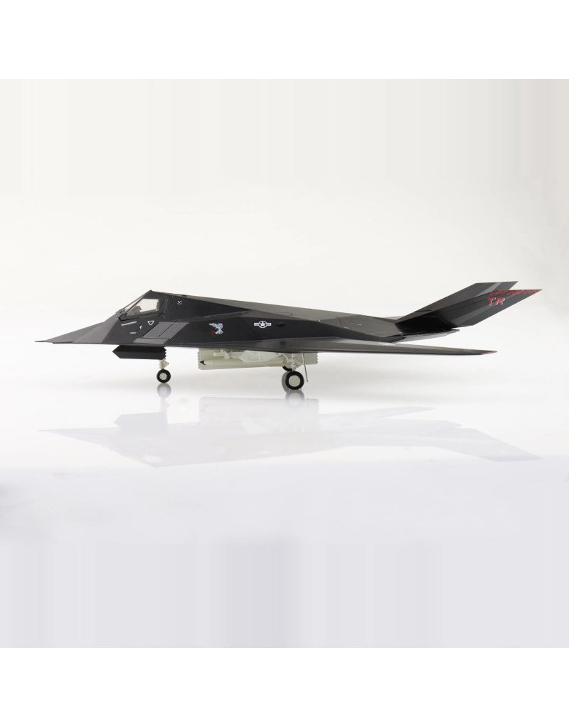 HOBBY MASTER US Air Force F-117A Nighthawk  1:72 Model 2021   88-0841