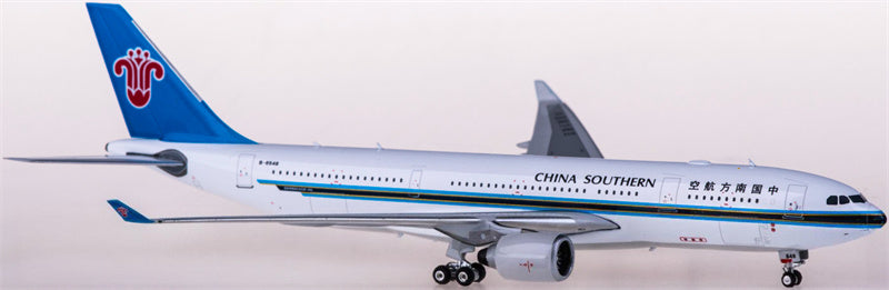 Phoenix China Southern Airbus A330-200 B-6548 1:400 Diecast Model view 2