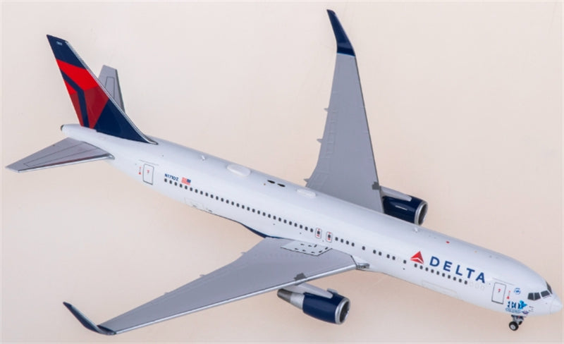 Panda Delta Air Lines Boeing 767-300ER N171DZ 1:400 Diecast Model view 1
