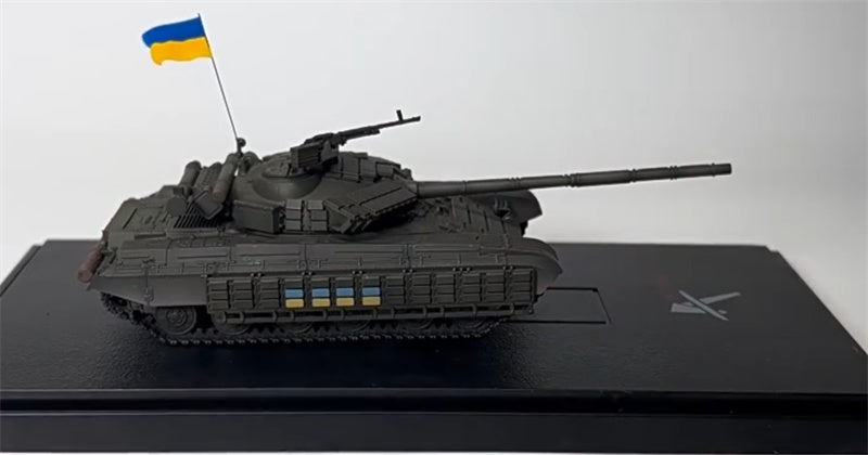 ARTISAN Ukrainian T-64BV main battle tank with National flag Wearing skirt armor 1:72 Tank Pre-built Model