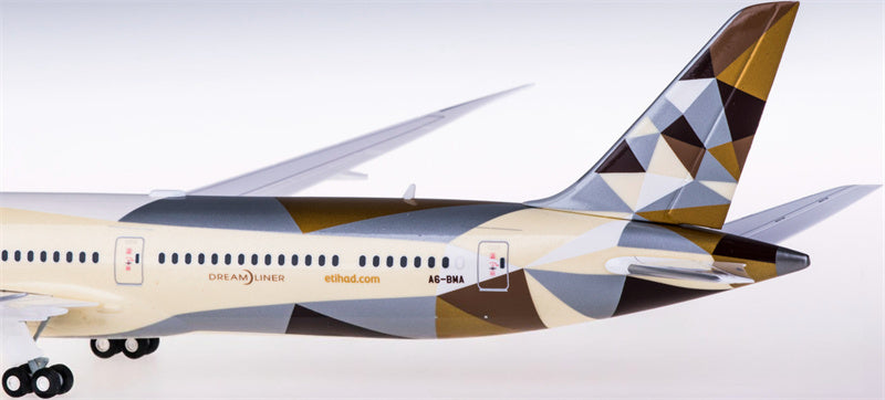 Herpa Etihad Airways Boeing 787-10 Dreamliner A6-BMA 1:200 ABS Model view 5