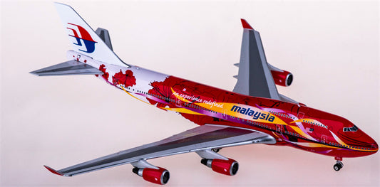 Phoenix Malaysia Airlines Boeing 747-400 9M-MPD 1:400 Diecast Model view 1