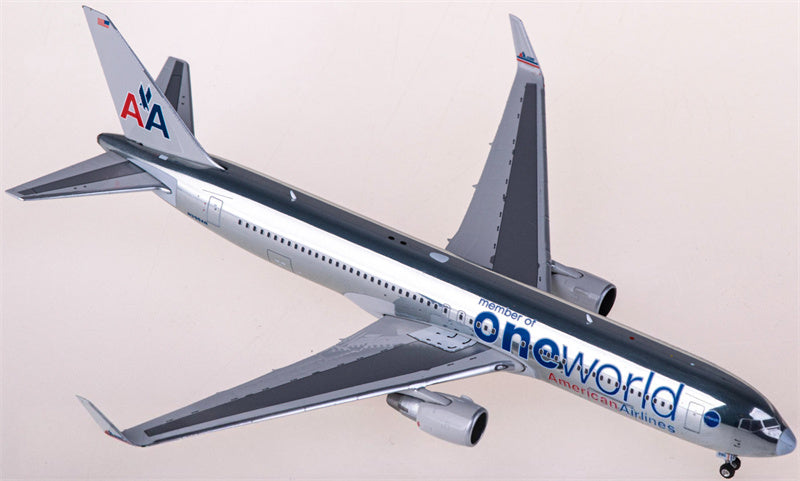 Phoenix American Airlines Boeing 767-300ER N395AN member of oneworld 1:400 Diecast Model view 1