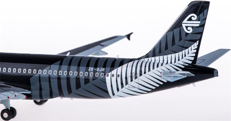 Hogan Air New Zealand Airbus A320 ZK-OJR 1:200 Diecast Model view 4