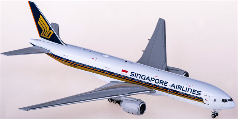 Phoenix Singapore Airlines Boeing 777-200ER 9V-SQN 1:400 Diecast Model view 1