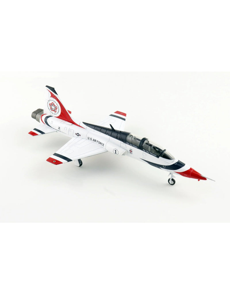 HOBBY MASTER US Air Force T-38  1:72 Model 1976 Bicentennial Scheme Thunderbirds #1
