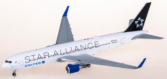 Geminijets 1:200 United Airlines Boeing 767-300ER N653UA Diecast Model view 1