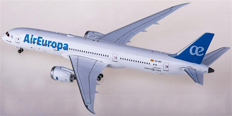 JC Wings Air Europa Boeing 787-9 Dreamliner EC-MTI 1:400 Diecast Model view 2