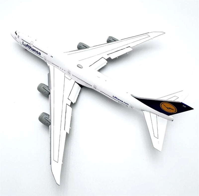 YY Wings Lufthansa Airlines Boeing 747-8 D-ABYD Flaps Down 1:400 Diecast Model view 2