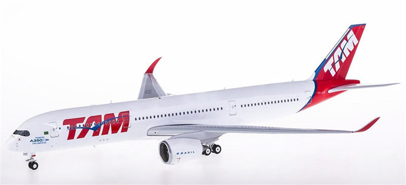 Eagle TAM Airbus A350-900 PR-XTA 1:200 Diecast Model view 1