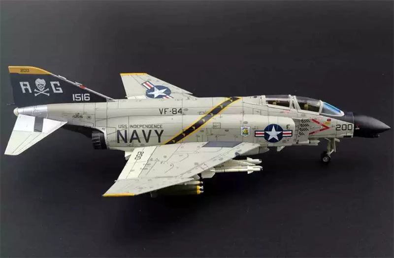 Air Commander USS INDEPENDENCE F-4B VF-84 1:72 Model 1965  Jolly Roger AG200