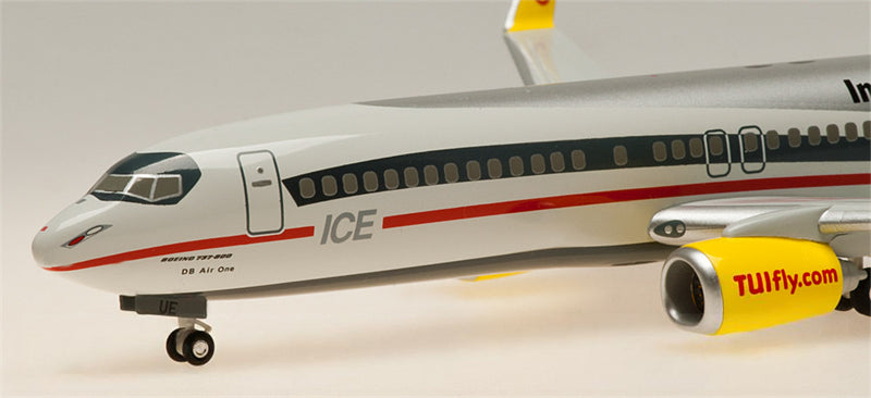 Hogan TULfly Boeing 737-800 D-ATUE ICE 1:200 ABS Model view 2