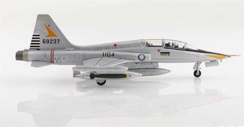 HOBBY MASTER F-5B Freedom Fighter 1104/66-9237 ROCAF 1960s 1:72 Aircraft Pre-built Model