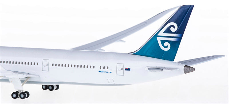 Hogan Air New Zealand Boeing 787-9 1:400 Diecast Model view 4