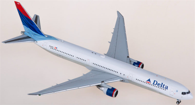 Geminijets Delta Air Lines Boeing 767-400ER N829MH 1:400 Diecast Model view 4