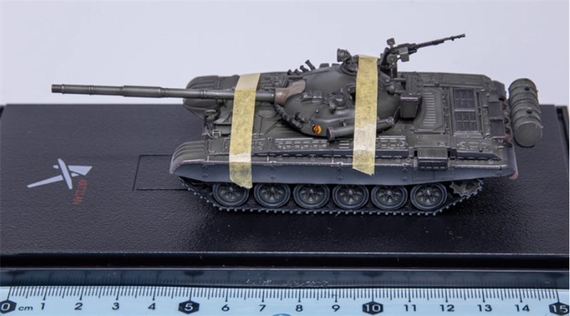 ARTISAN East German T-72G main battle tank Pure green new version 1:72 Tank Pre-built Model