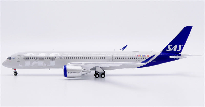 JC Wings 1:400 SAS Airbus A350-900XWB SE-RSF Diecast Model view 3