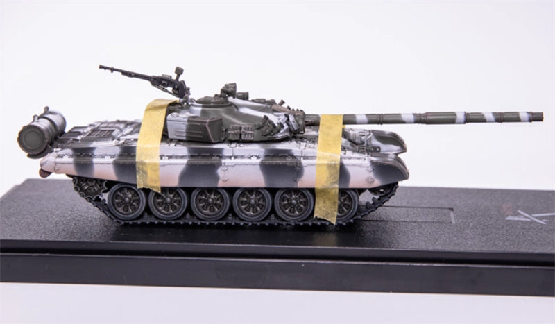 ARTISAN Russian T-72A main battle tank guards snow camouflage 1:72 Tank Pre-built Model