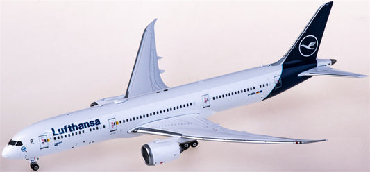Phoenix 1:400 Lufthansa Boeing 787-9 D-ABPA Diecast Model view 1