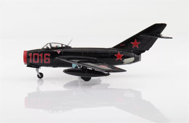 HOBBY MASTER MIG-15bis Experimental Red 1016 Combat Air Musem Kansas 1:72 Airplane Pre-built Model