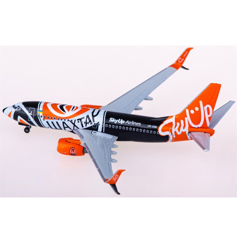 Herpa SkyUp Airlines Boeing 737-700 UR-SQE 1:500 Aircraft Pre-built  Airliner Model Display