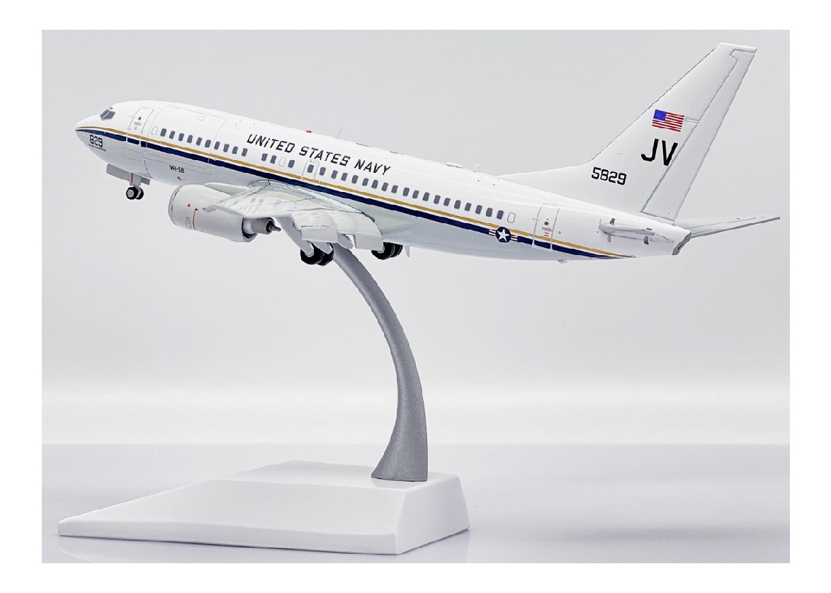 JC Wings 1:200 US Navy Boeing C-40A Clipper 165829 Flaps Down DIECAST Model