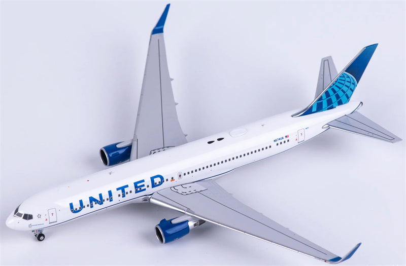 NG Models 1:400 United Airlines Boeing 767-300ER N674UA  DIECAST Model