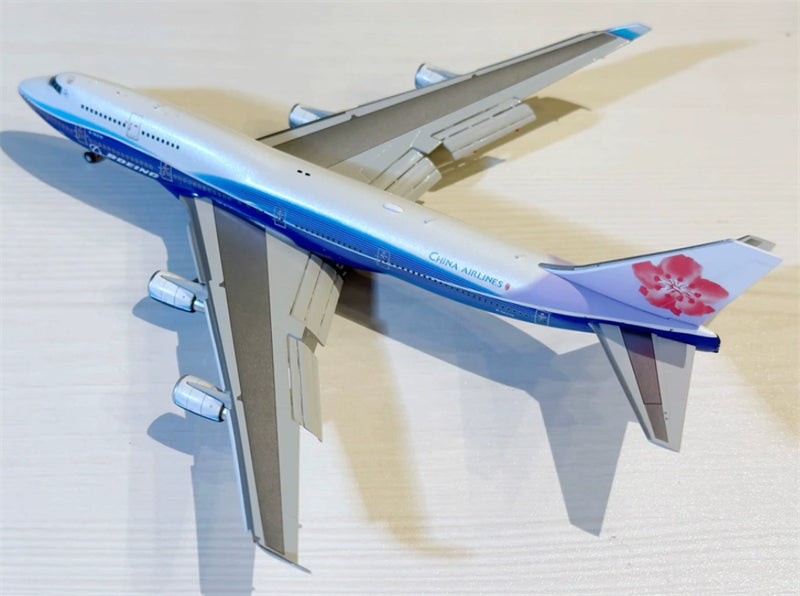HX Models 1:400 China Airlines B747-400 B-18210 Flaps down DIECAST Model
