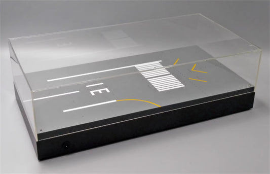 JC Wings Runway Case with Light RWY 31 1:500 Accessory Model view 1