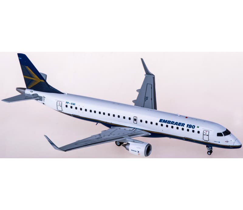 JC Wings Embraer ERJ-190-100 PP-XMI 1:200 Aircraft Pre-built  Airliner Model Display