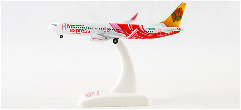 Hogan Air India Express Boeing 737-800 VT-AXB Limited Edition 1:500 Diecast Model view 2