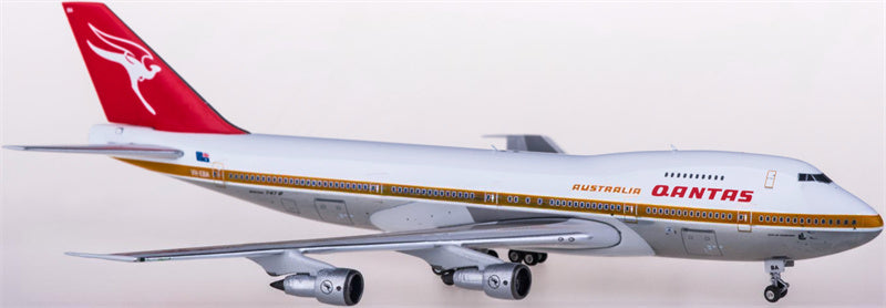 Phoenix Qantas Boeing 747-200 VH-EBA 1:400 Diecast Model view 4
