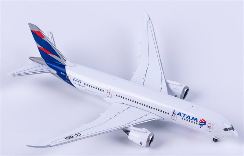 Aether LATAM Boeing 787-8 CC-BBA 1:500 Diecast Model view 3