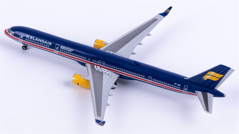Herpa Icelandair Boeing 757-300 TF-ISX 1:500 Diecast Model view 3