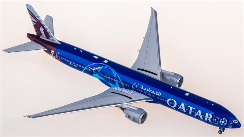 Phoenix 1:400 Qatar Boeing 777-300ER A7-BED Diecast Model view 4