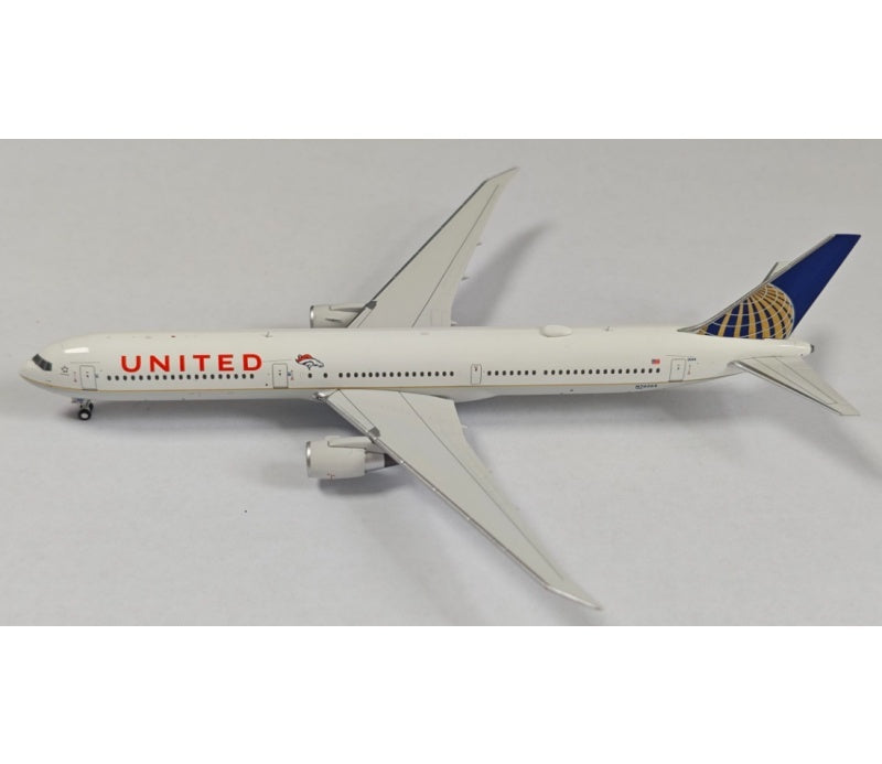 PandaModel 1:400 United Airlines B767-400ER N76064  DIECAST Model
