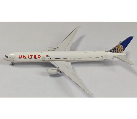 PandaModel 1:400 United Airlines B767-400ER N76064  DIECAST Model