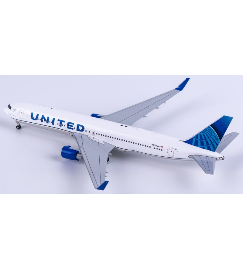 Geminijets 1:200 United Airlines Boeing 767-300ER N670UA  DIECAST Model