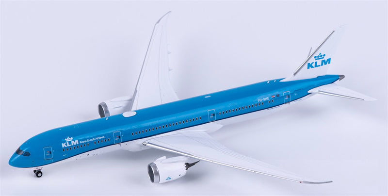 NG Models KLM Boeing 787-9 Dreamliner PH-BHE 1:400 Diecast Model view 2