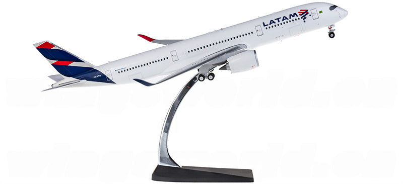 Phoenix LATAM Airbus A350-900 PR-XTD 1:200 Diecast Model view 1