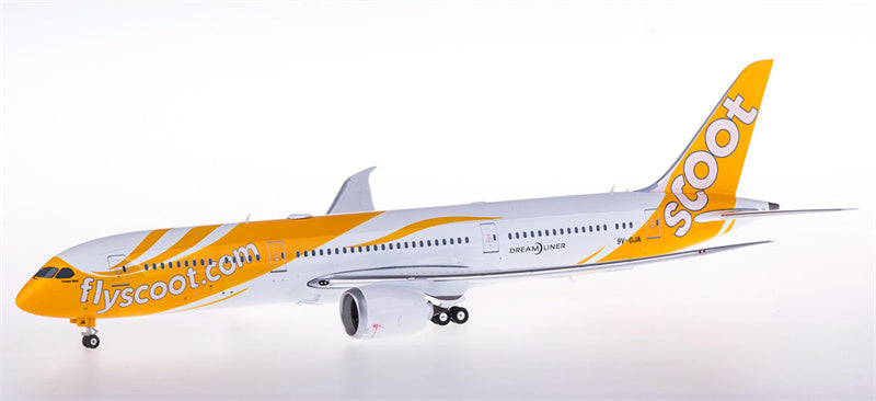 Phoenix Scoot for Boeing 787-9 9V-OJA 1:200 Aircraft Pre-built  Airliner Model Display