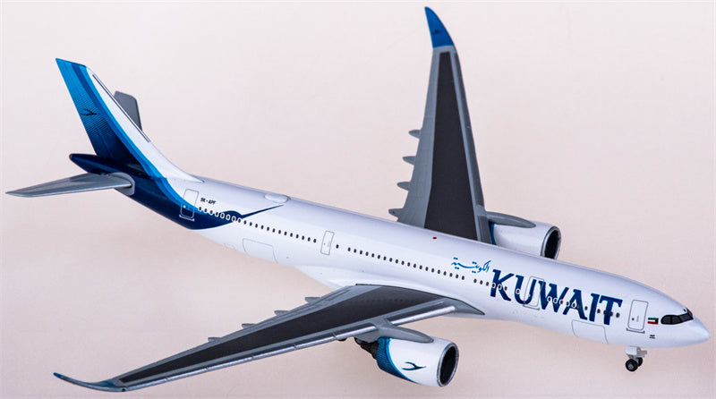 Herpa Kuwait Airways Airbus A330-800neo 9K-APF 1:500 Diecast Model view 2