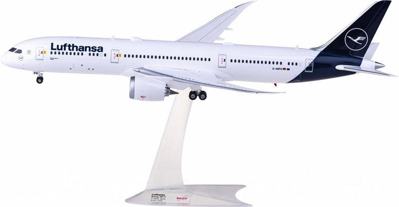 Herpa Lufthansa Boeing 787-9 Dreamliner D-ABPA 1:200 ABS Model view 2