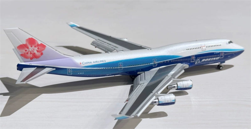 HX Models 1:400 China Airlines B747-400 B-18210 Flaps down DIECAST Model