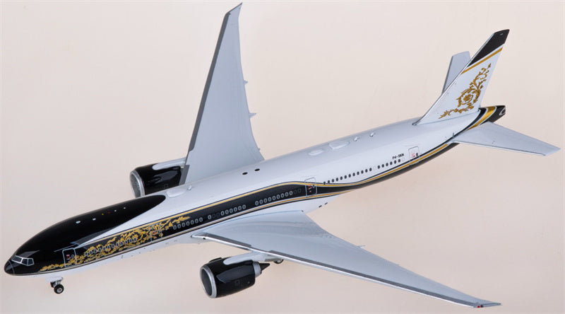 Phoenix Equatorial Guinea Government Boeing 777-200 P4-SKN 1:400 Diecast Model view 2