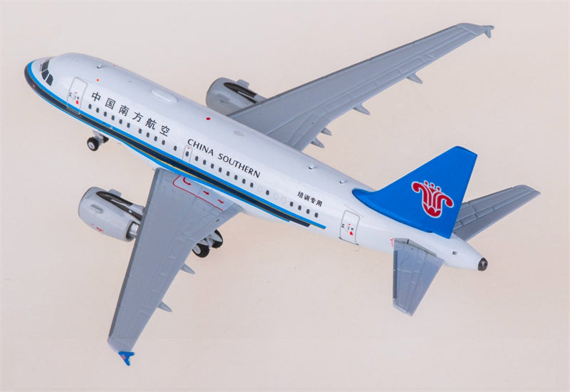 FLOZ China Southern Airbus A318 1:400 Diecast Model view 4